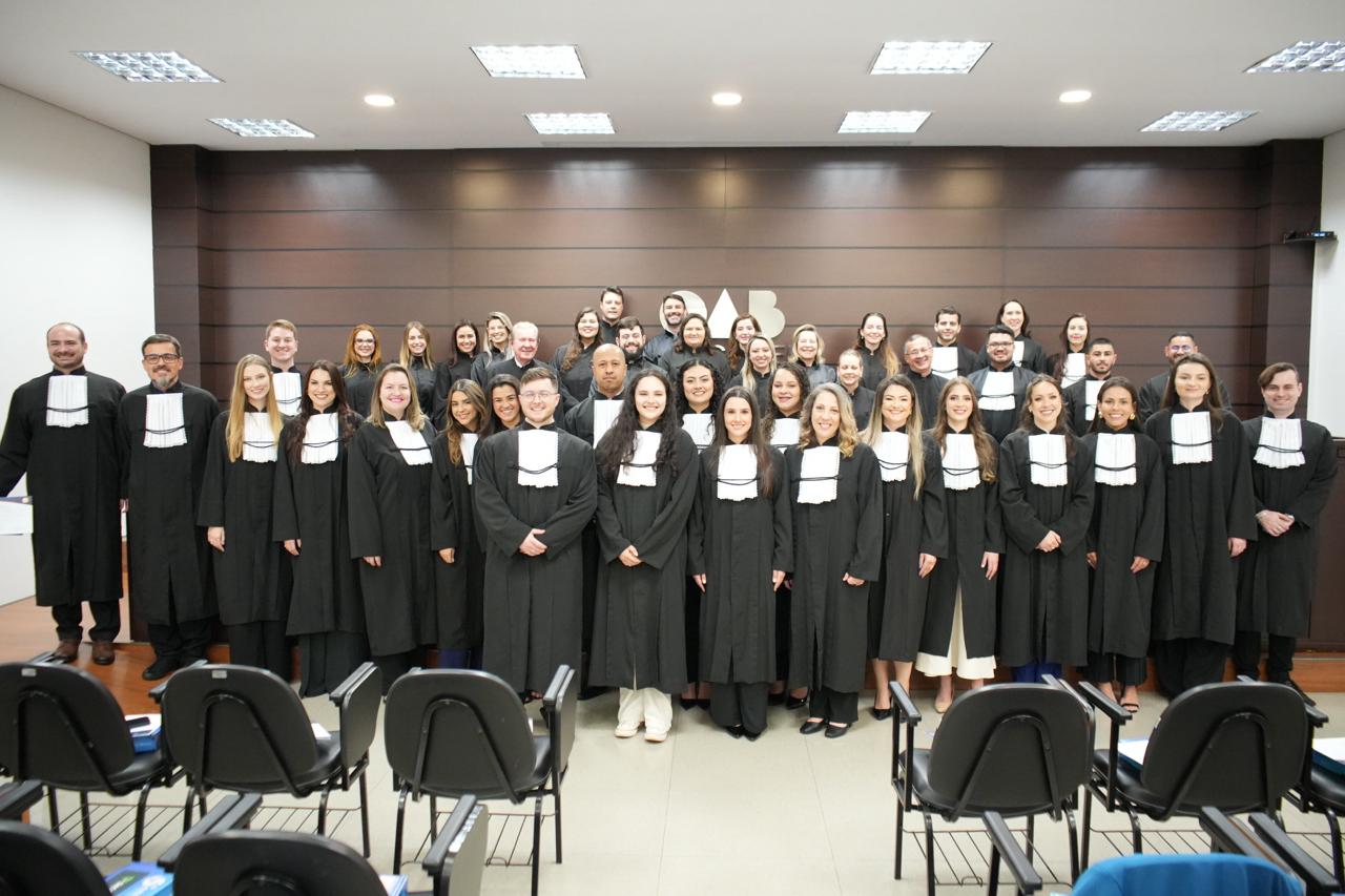 Mais 27 advogados do Paraná assumem compromisso público na OAB Cascavel